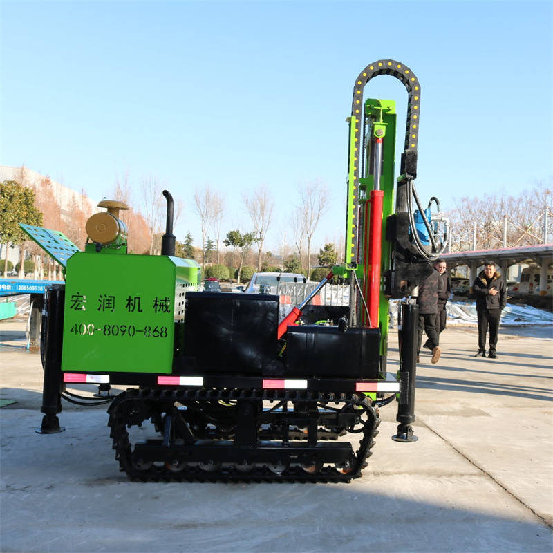 澳大利亞客戶蒞臨宏潤機(jī)械，深度考察潛孔鉆機(jī).jpg